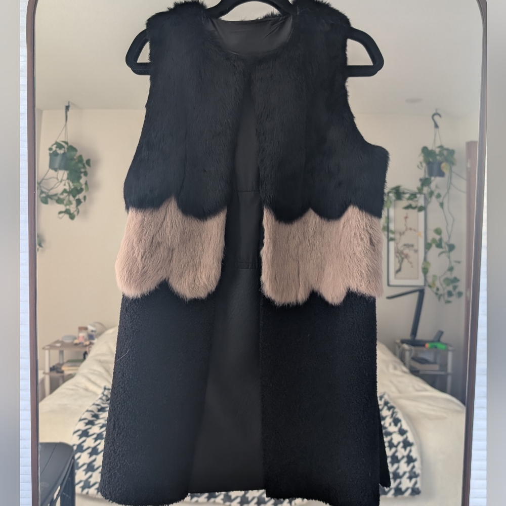 La Fiorentina Chic Black and Tan Faux Fur Vest Size Small - Picture 4 of 12
